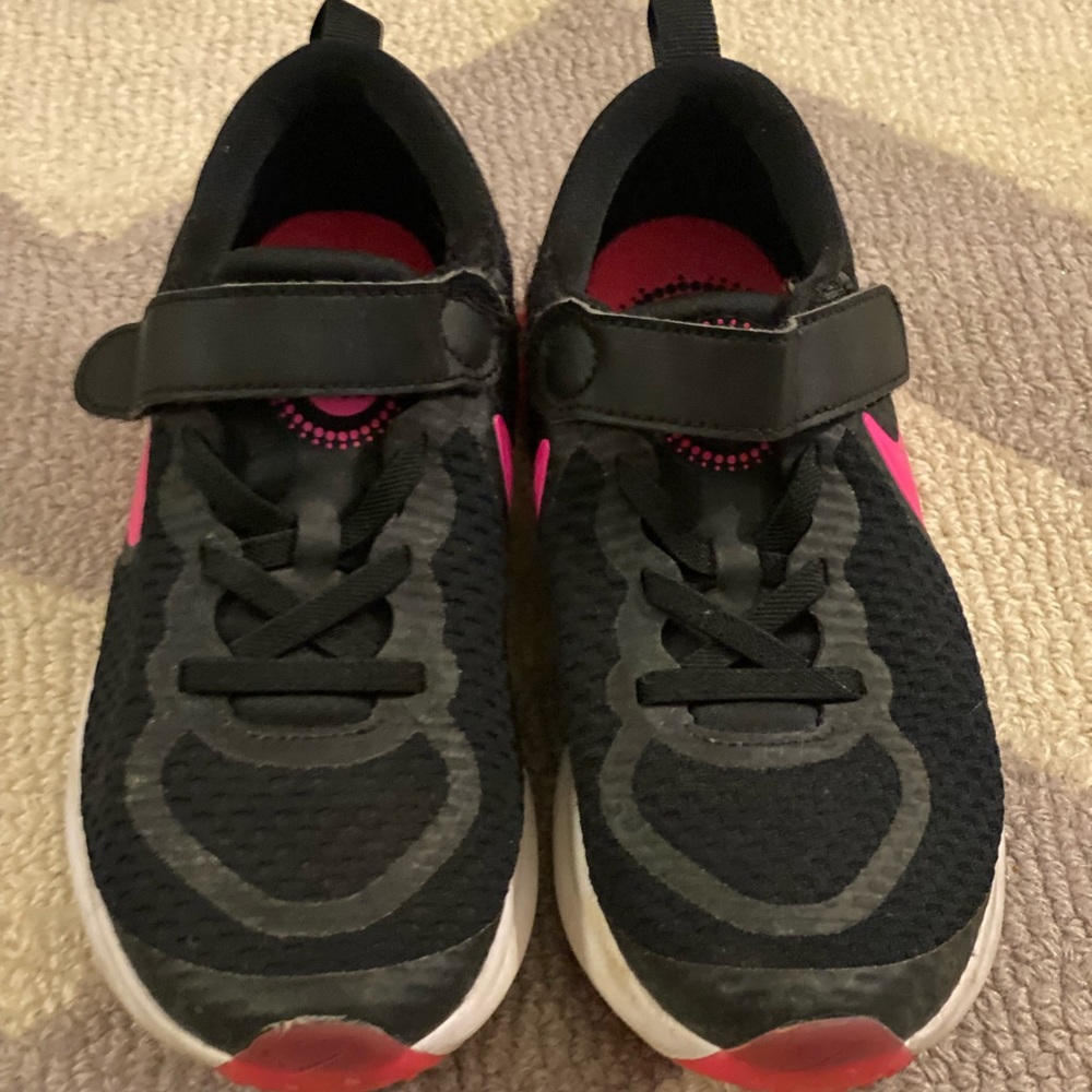 Girls Nike sneakers - Picture 4 of 4